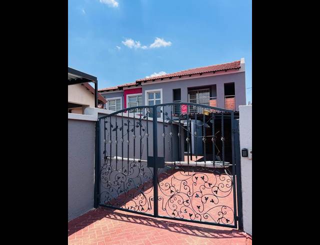 4 BEDROOM HOUSE FOR SALE IN CLAYVILLE